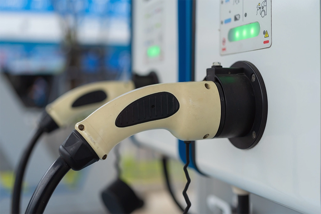 electric-vehicle-charging-station-plugged-in-and-r-2026-01-05-06-07-04-utc